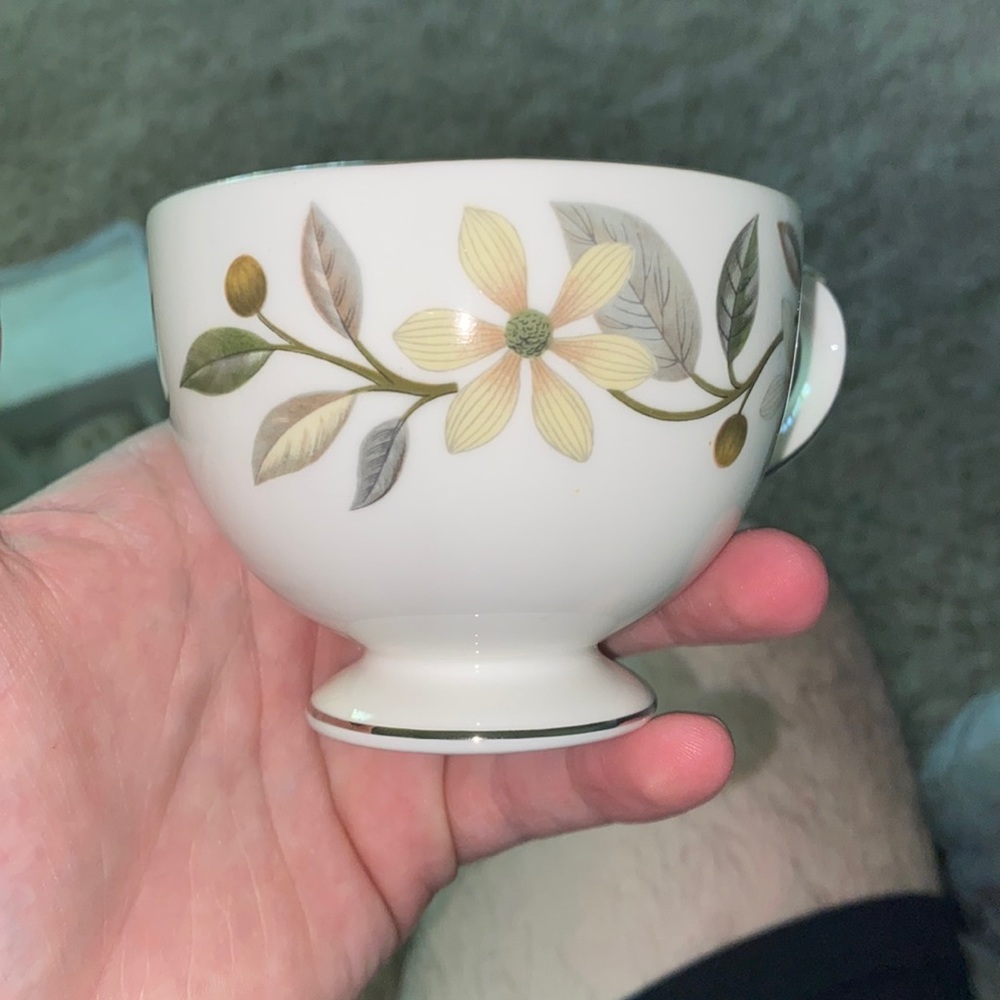 6 Wedgwood bone China made in England